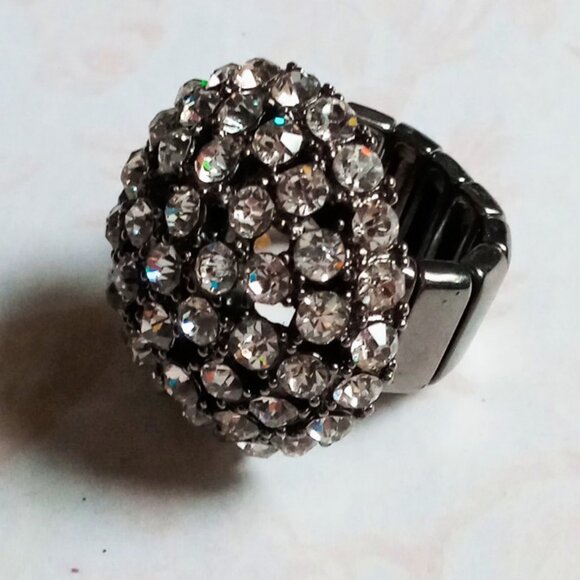 Sparkly & Beautiful Statement Stretch Vintage Dome Ring...Diva, Bling, Costume - Picture 5 of 10